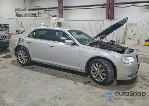 2020 Chrysler 300 Touring z USA, uszkodzony, nr VIN 2C3CCARG2LH169015